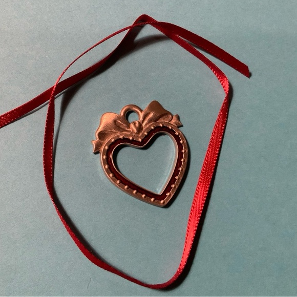 Longaberger Basket 2004 Sweetest Heart Tie-On.  Item #23044 ~ NIB - Picture 2 of 6